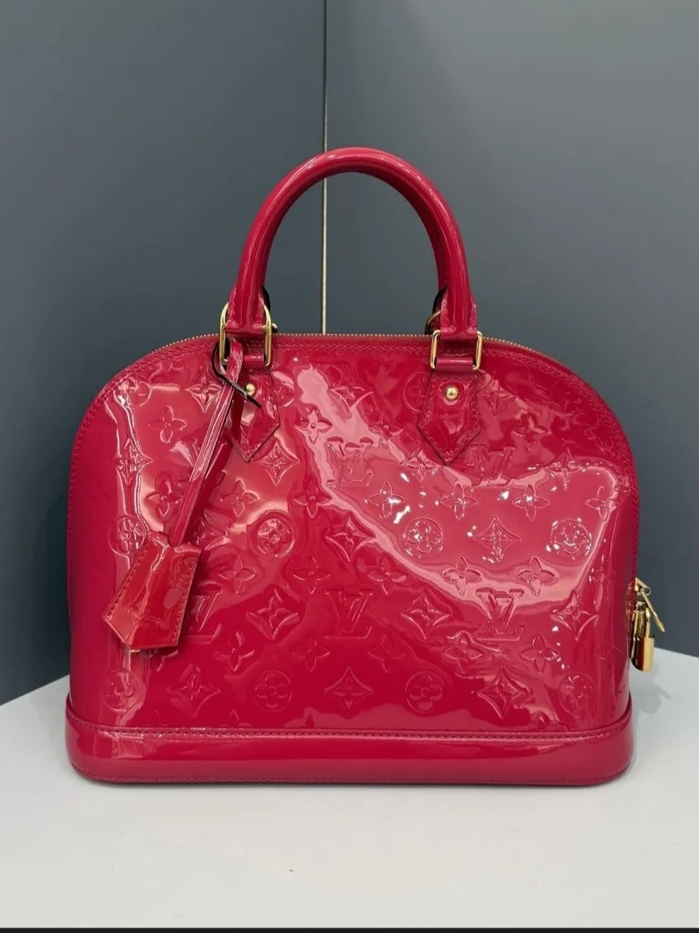 🔥🔥♥️♥️Authentic Louis Vuitton Red Vernis Alma PM Satchel With COA